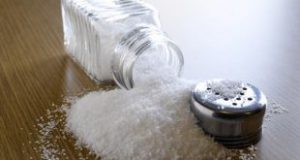 نمک تصفیه نمکی است که در آن ناخالصی های نامحلول مانند فلزات سنگین و همچنین ناخالصی های محلول مانند آهک، شن و ماسه طی فرآیندی در کارخانه حذف شده است.